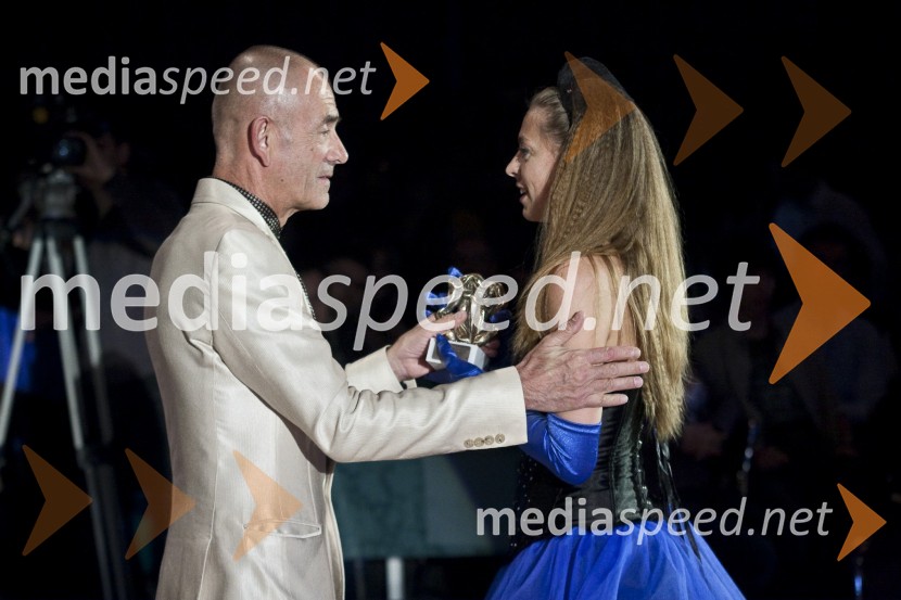 Tomaž Ambrož, vodja Plesne šole Urška in Azra Selimanovič, plesna koreografinja in plesalka, prejemnica nagrade Povodni možDržavno prvenstvo v latinskoameriških plesih in podelitev nagrad Povodni mož 2008