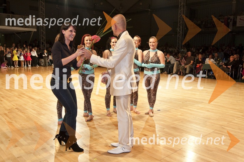 ..., dobitnice nagrade Povodni mož 2008 in Tomaž Ambrož, vodja plesne šole UrškaDržavno prvenstvo v latinskoameriških plesih in podelitev nagrad Povodni mož 2008