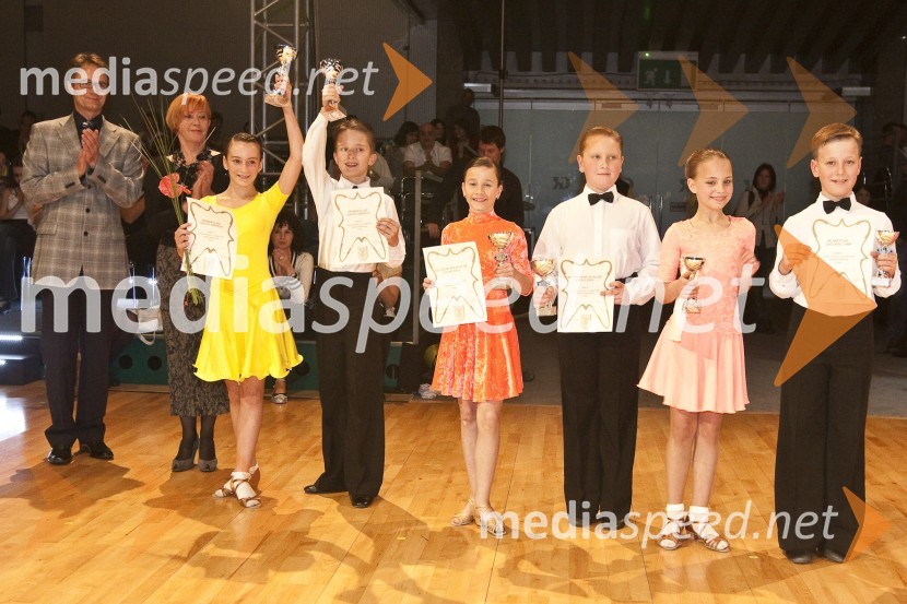 Prvi trije pari v kategoriji pionirjevDržavno prvenstvo v latinskoameriških plesih in podelitev nagrad Povodni mož 2008