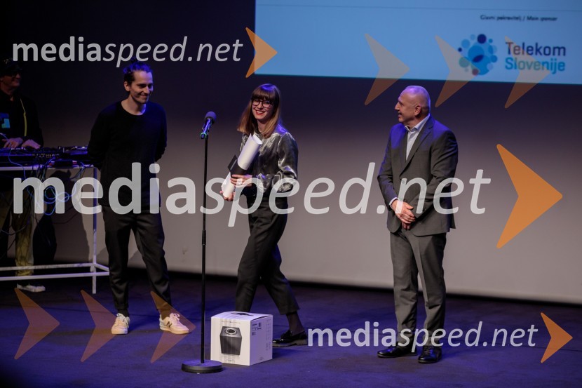  Petja Labović, igralec;  Olga Kosanović, režiserka;  Dušan Lah, direktor EIS d.o.o.34. LIFFE, zaključek ljubljanskega filmskega festivala