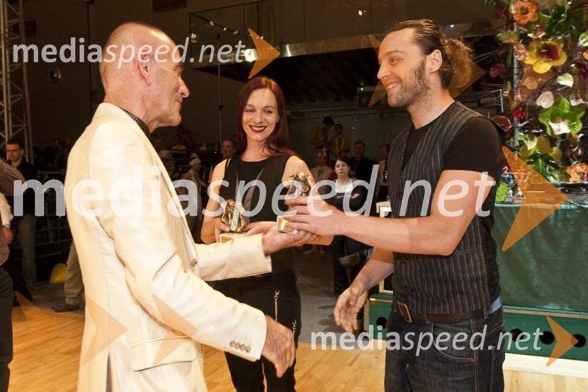 Tomaž Ambrož, vodja Plesne šole Urška, Rosana Hribar in Gregor Luštek, plesalca sodobnega plesa ter prejemnika nagrade Povodni mož 2008Državno prvenstvo v latinskoameriških plesih in podelitev nagrad Povodni mož 2008