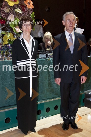 Verena Šulek, podpredsednica odbora sekcije za standardne in latinskoameriške plese Plesne zveze Slovenije in Drago Šulek, predsednik Plesne zveze Slovenije, dobitnika nagrade Povodni mož za življenjsko deloDržavno prvenstvo v latinskoameriških plesih in podelitev nagrad Povodni mož 2008