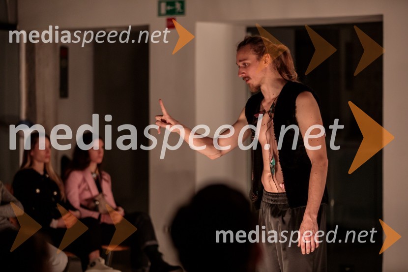  Žigan Krajnčan, igralec, plesalec, koreografEno samo telo ni dovolj, premiera plesne predstave