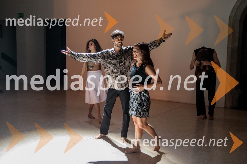  Milan Tomášik, plesalec;  Agostina D’Alessandro, plesalkaEno samo telo ni dovolj, premiera plesne predstave