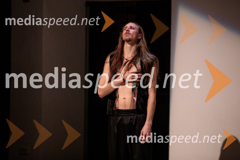  Žigan Krajnčan, igralec, plesalec, koreografEno samo telo ni dovolj, premiera plesne predstave