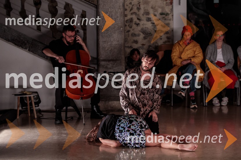  Agostina D’Alessandro, plesalka;  Milan Tomášik, plesalecEno samo telo ni dovolj, premiera plesne predstave