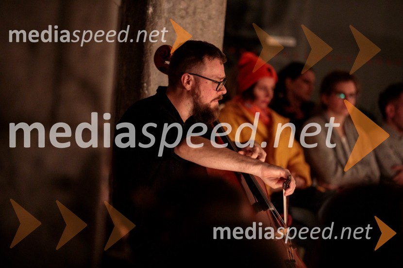  Kristijan Krajnčan, glasbenikEno samo telo ni dovolj, premiera plesne predstave