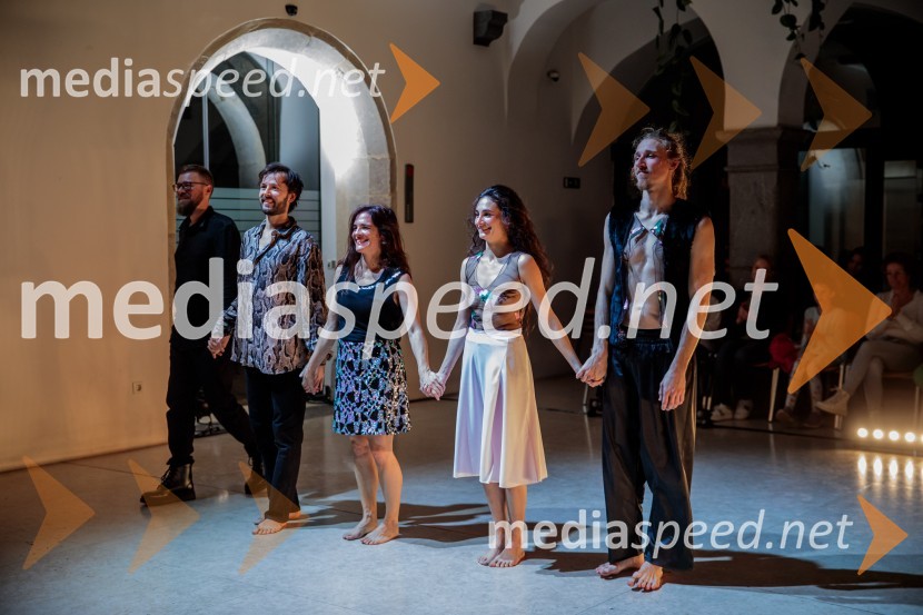  Kristijan Krajnčan, glasbenik;  Milan Tomášik, plesalec;  Agostina D’Alessandro, plesalka;  Kristýna Peldová, plesalka in koreografinja;  Žigan Krajnčan, igralec, plesalec, koreografEno samo telo ni dovolj, premiera plesne predstave