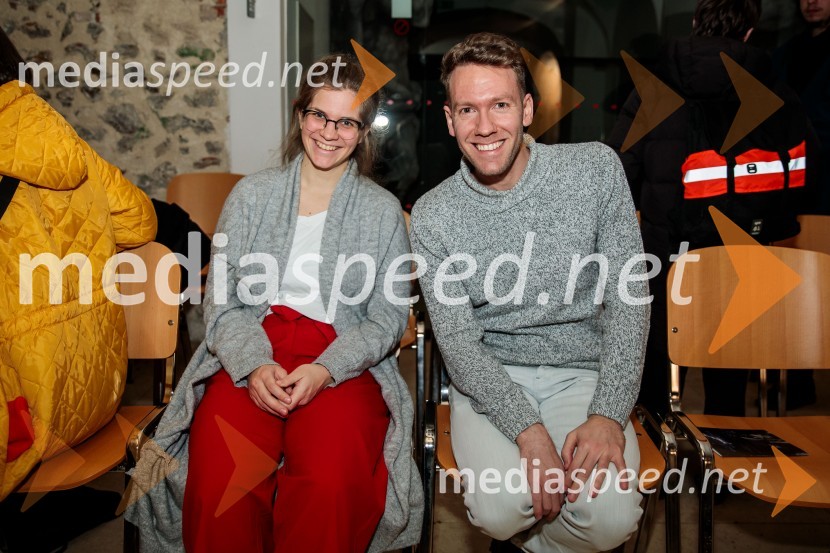  ... ;   Andreas Doukas, plesalec in znanstvenikEno samo telo ni dovolj, premiera plesne predstave