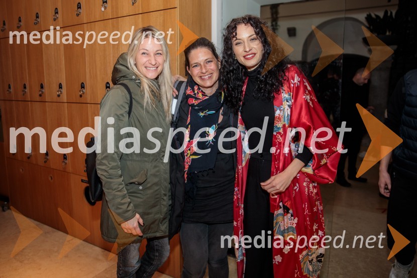  Jelena Raćić, lastna stilistka;  Ana Strnad Hočevar, novinarka;  Urška Centa, plesalka flamenkaEno samo telo ni dovolj, premiera plesne predstave