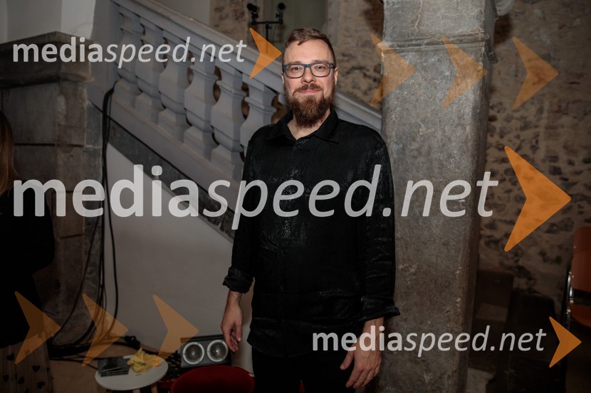  Kristijan Krajnčan, glasbenikEno samo telo ni dovolj, premiera plesne predstave