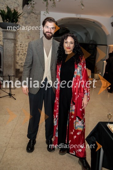  Domen Novak, igralec ;  Urška Centa, plesalka flamenkaEno samo telo ni dovolj, premiera plesne predstave