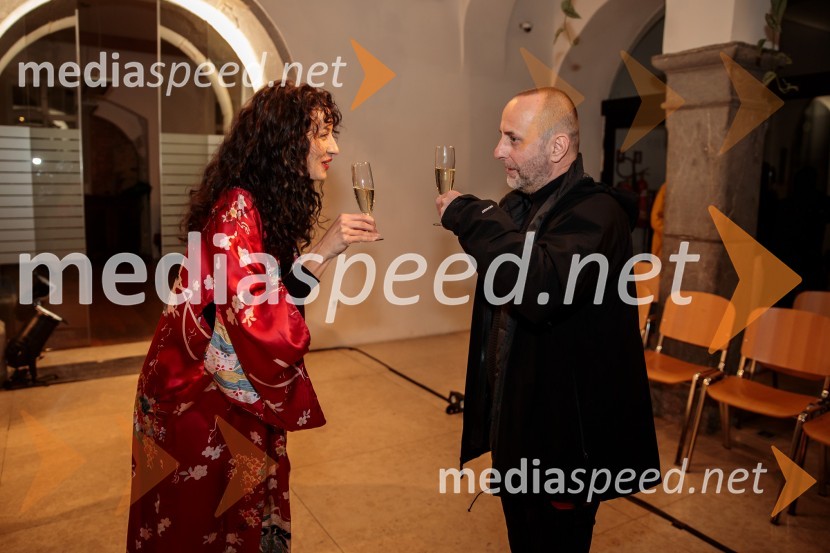  Urška Centa, plesalka flamenka;  Matjaž Mrak, režiserEno samo telo ni dovolj, premiera plesne predstave