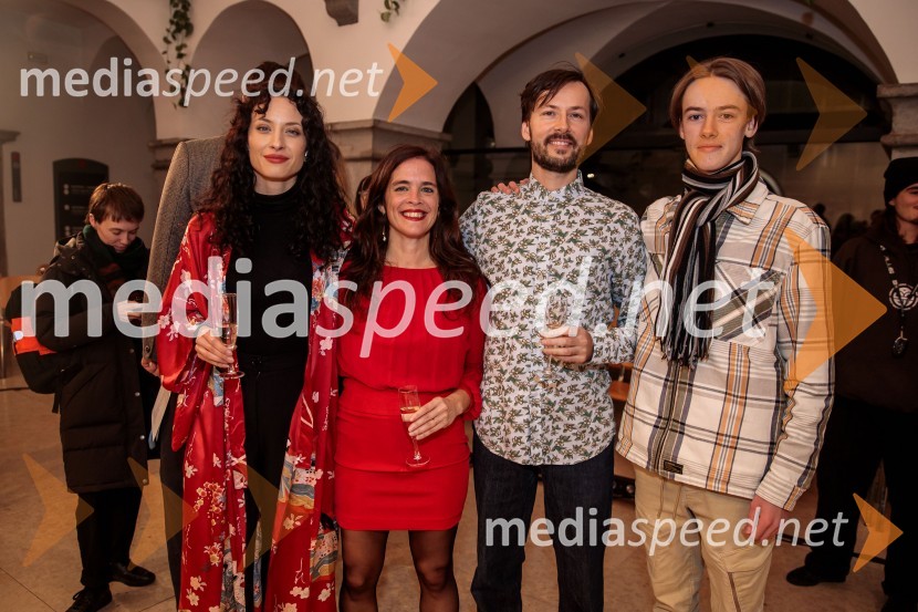  Urška Centa, plesalka flamenka;  Agostina D’Alessandro, plesalka;  Milan Tomášik, plesalec;  ... Eno samo telo ni dovolj, premiera plesne predstave