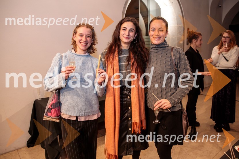   Julija Pečnikar, plesalka;  Kristýna Peldová, plesalka in koreografinja;  Ana  Popovič, veterinarka in plesalka flamenkaEno samo telo ni dovolj, premiera plesne predstave