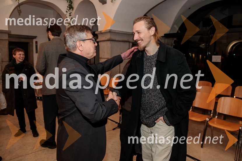  Matjaž  Farič, režiser;  Žigan Krajnčan, igralec, plesalec, koreografEno samo telo ni dovolj, premiera plesne predstave