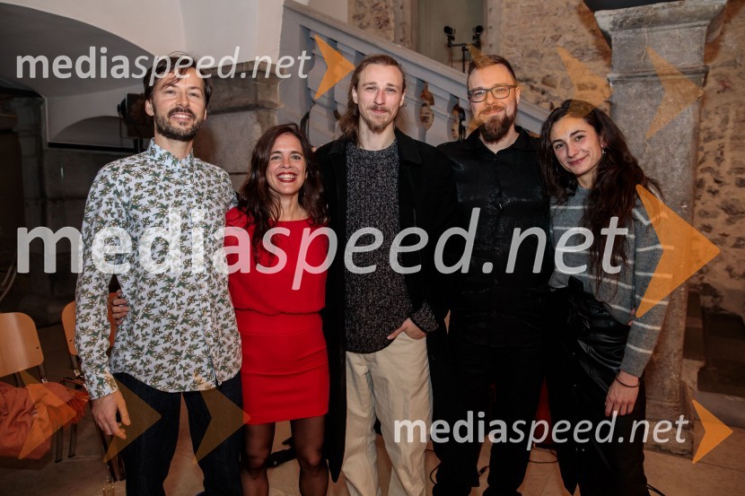  Milan Tomášik, plesalec;  Agostina D’Alessandro, plesalka;  Žigan Krajnčan, igralec, plesalec, koreograf;  Kristijan Krajnčan, glasbenik;  Kristýna Peldová, plesalka in koreografinjaEno samo telo ni dovolj, premiera plesne predstave