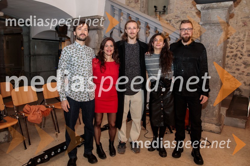  Milan Tomášik, plesalec;  Agostina D’Alessandro, plesalka;  Žigan Krajnčan, igralec, plesalec, koreograf;  Kristýna Peldová, plesalka in koreografinja;  Kristijan Krajnčan, glasbenikEno samo telo ni dovolj, premiera plesne predstave