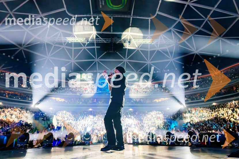  Tomi Meglič, glasbenik, pevec skupine SiddhartaSiddharta v Areni Stožice