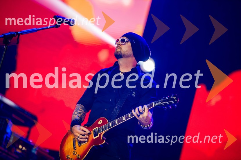  Tomi Meglič, glasbenik, pevec skupine SiddhartaSiddharta v Areni Stožice