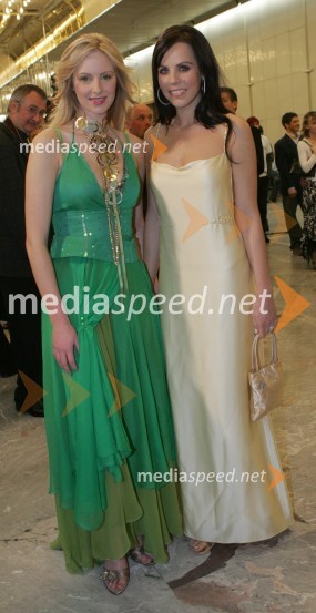 Anja Tomažin in Lorella Flego, voditeljici z Viktorjem nagrajene televizijske oddaje TLP (Tistega lepega popoldneva)Viktorji za leto 2004