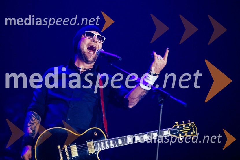  Tomi Meglič, glasbenik, pevec skupine SiddhartaSiddharta v Areni Stožice