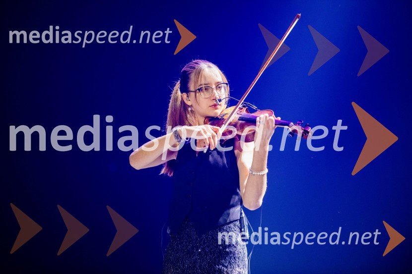  Izabela Hace, violinistkaSiddharta v Areni Stožice