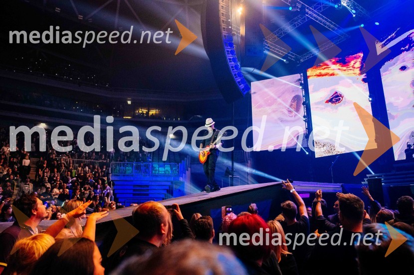  Tomi Meglič, glasbenik, pevec skupine SiddhartaSiddharta v Areni Stožice