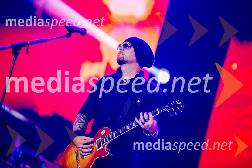  Tomi Meglič, glasbenik, pevec skupine SiddhartaSiddharta v Areni Stožice