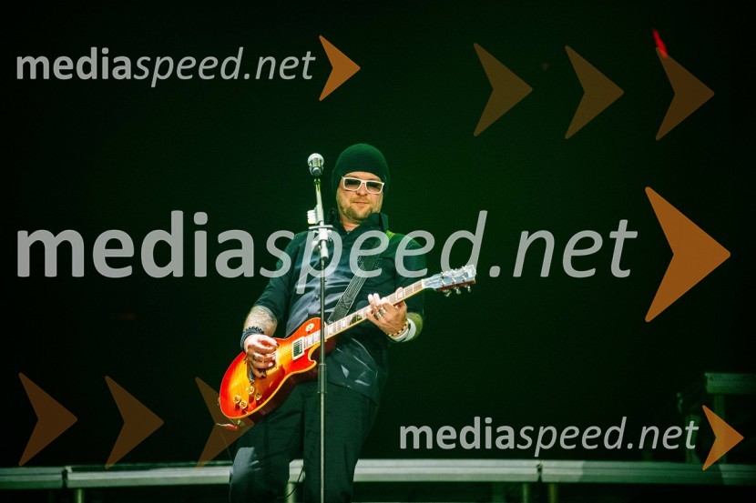  Tomi Meglič, glasbenik, pevec skupine SiddhartaSiddharta v Areni Stožice