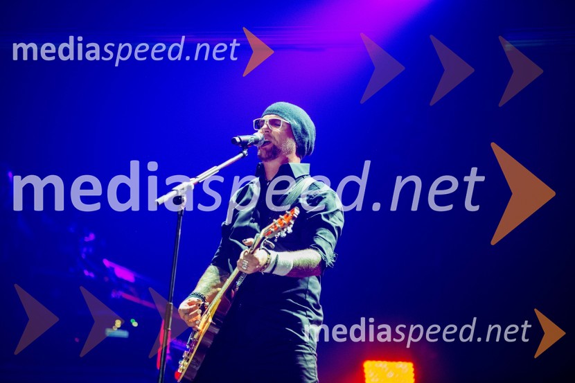  Tomi Meglič, glasbenik, pevec skupine SiddhartaSiddharta v Areni Stožice