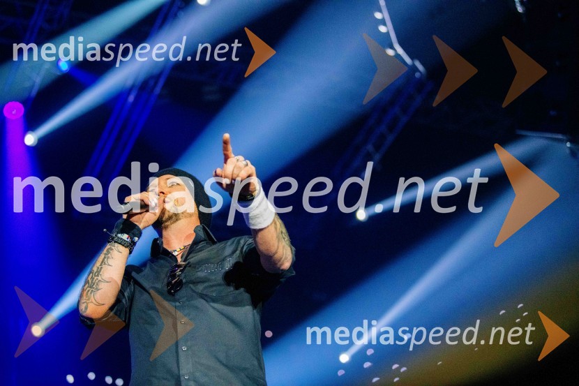  Tomi Meglič, glasbenik, pevec skupine SiddhartaSiddharta v Areni Stožice