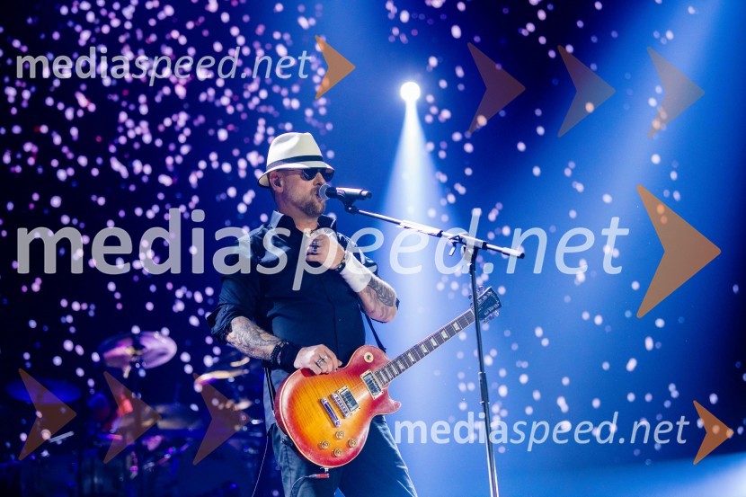  Tomi Meglič, glasbenik, pevec skupine SiddhartaSiddharta v Areni Stožice