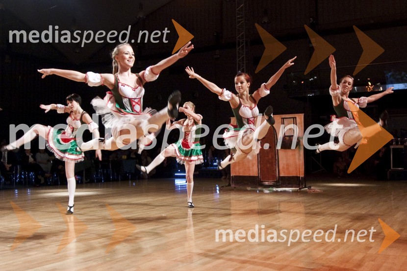 Mala članska skupina Plesne šole Urška - Na sončni strani AlpDržavno prvenstvo v latinskoameriških plesih in podelitev nagrad Povodni mož 2008