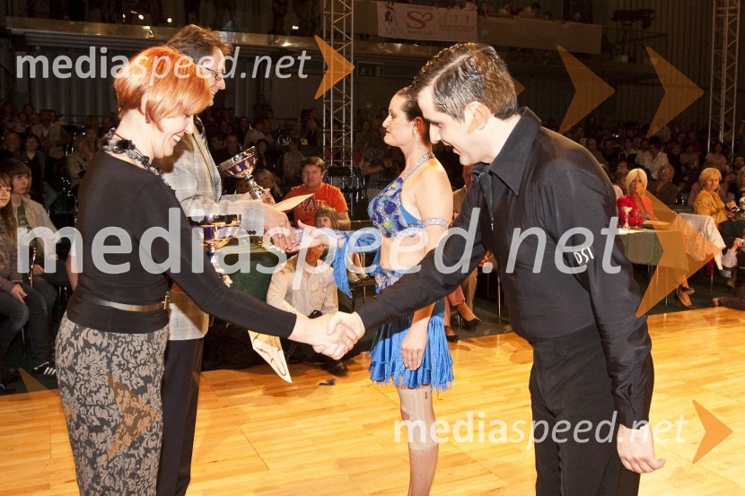 Dr. Meta Zagorc, plesna strokovnjakinja, Janez Keršmanc, predsednik sekcije za latinskoameriške in standardne plese Plesne zveze Slovenije ter Mateja in Albert Zorko, državna prvaka v kategoriji seniorjevDržavno prvenstvo v latinskoameriških plesih in podelitev nagrad Povodni mož 2008