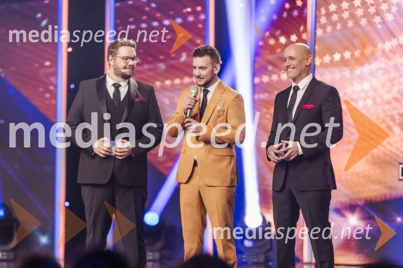  Sašo Stare, stand up komik, voditelj;  Domen Kljun, pevec;  Peter Poles, televizijski voditeljSlovenija ima talent 2023, tretja polfinalna oddaja