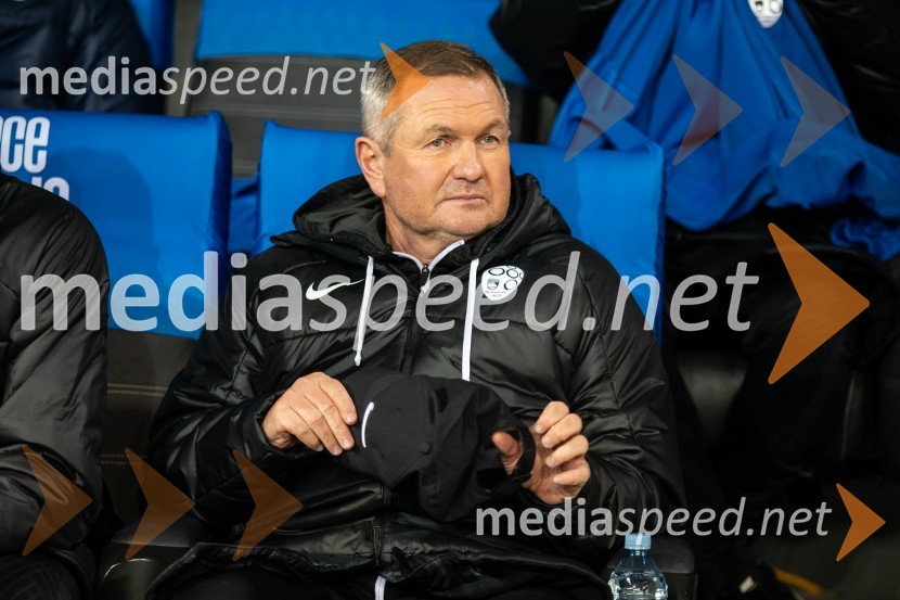  Matjaž Kek, selektor slovenske nogometne reprezentanceKvalifikacije za nogometno EP: Slovenija- Kazahstan