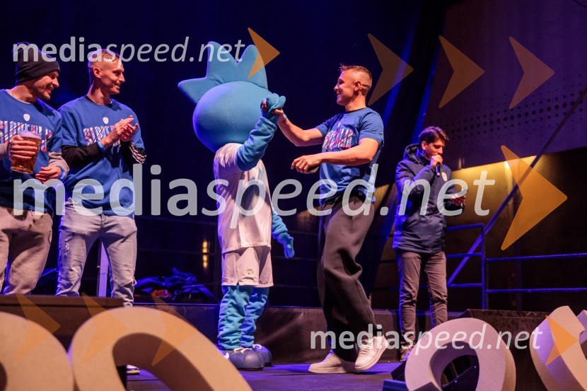  ... ;  Jasmin Kurtić, nogometaš, SlovenijaKvalifikacije za nogometno EP: Slovenija- Kazahstan