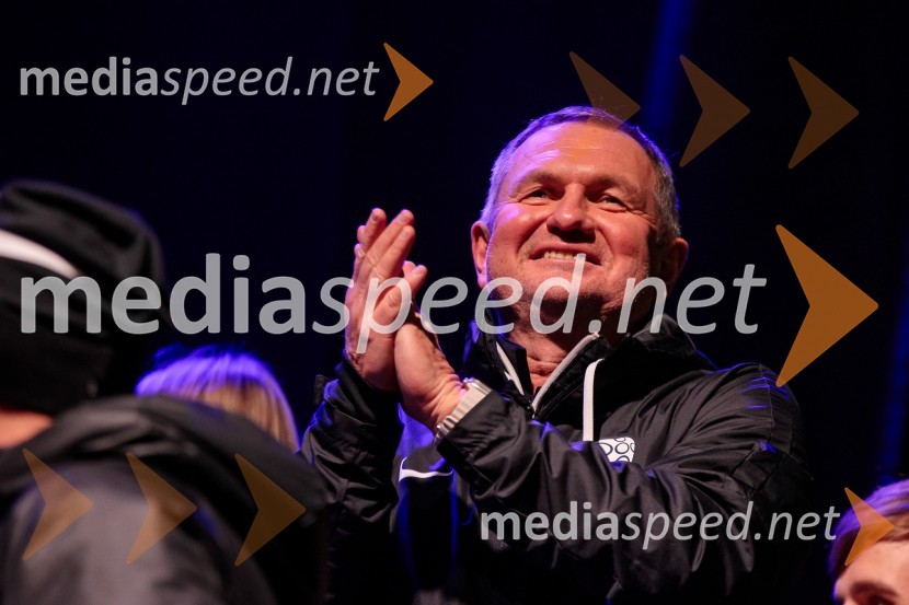  Matjaž Kek, selektor slovenske nogometne reprezentanceKvalifikacije za nogometno EP: Slovenija- Kazahstan