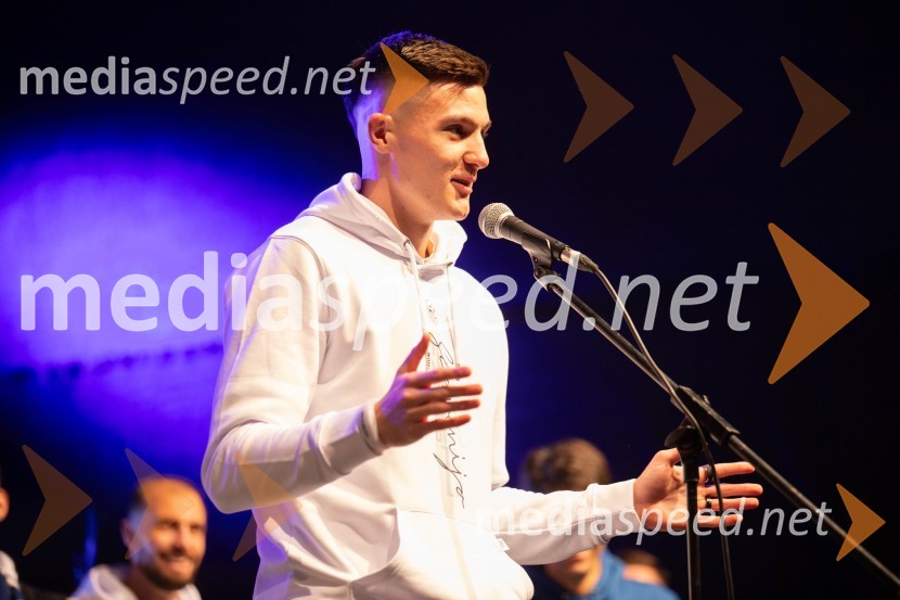  Benjamin Šeško, nogometaš, SlovenijaSlovenija je na evropskem prvenstvu