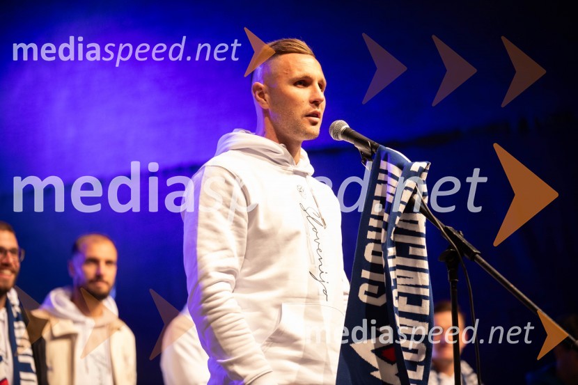  Jasmin Kurtić, nogometaš, SlovenijaSlovenija je na evropskem prvenstvu