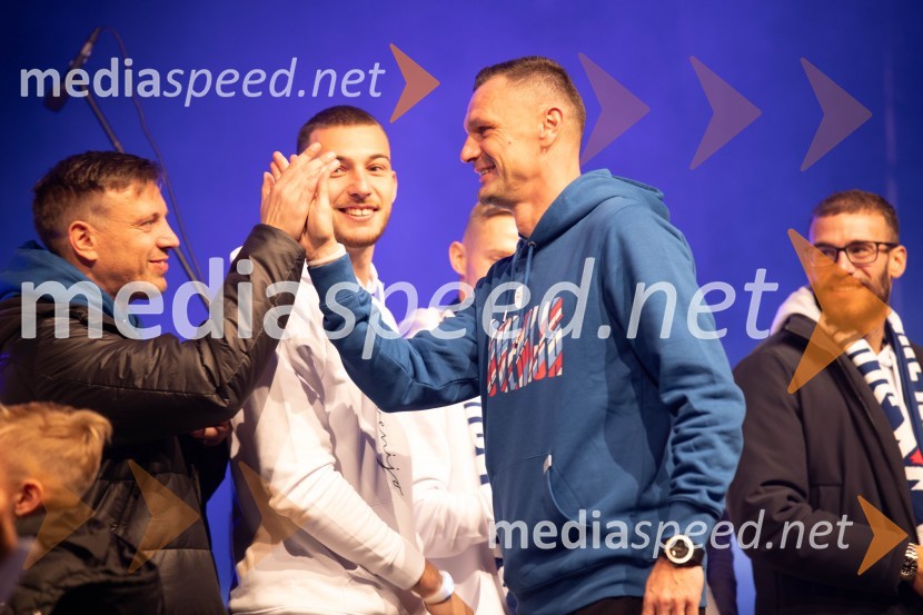  ... ;  Milivoje Novaković, tehnični vodja slovenske nogometne reprezentanceSlovenija je na evropskem prvenstvu