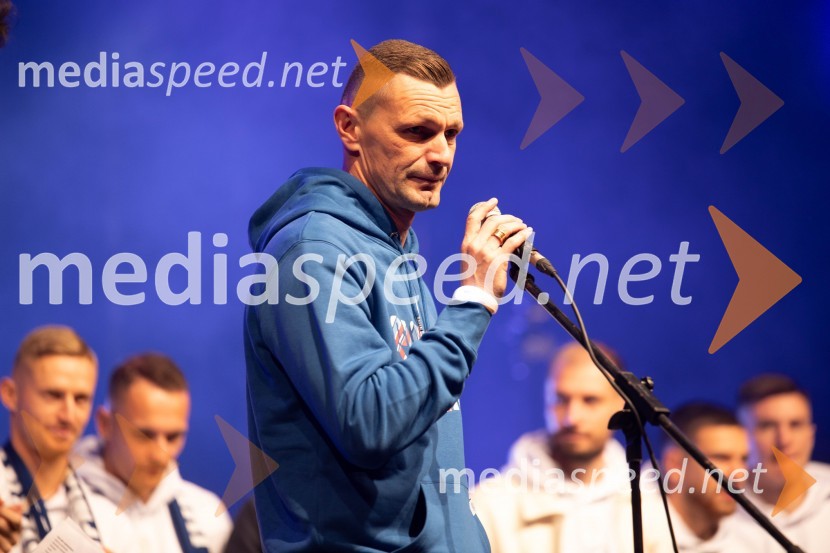  Milivoje Novaković, tehnični vodja slovenske nogometne reprezentanceSlovenija je na evropskem prvenstvu