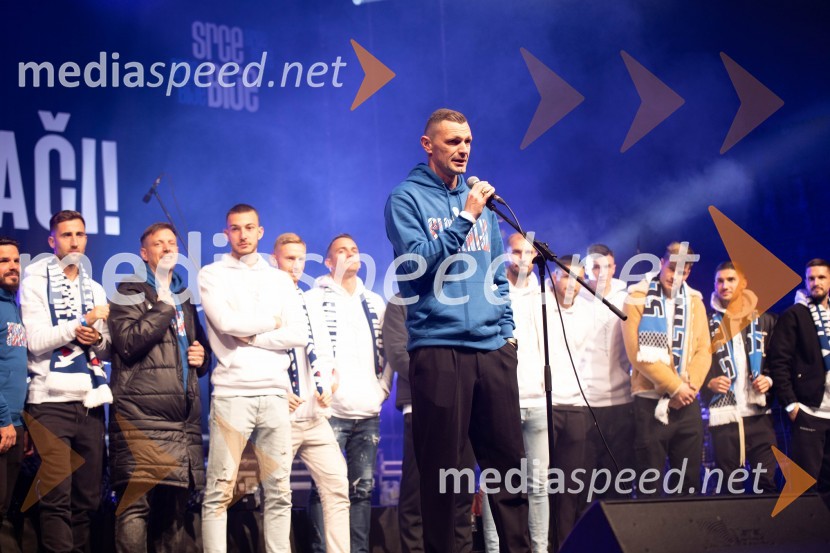  Milivoje Novaković, tehnični vodja slovenske nogometne reprezentanceSlovenija je na evropskem prvenstvu