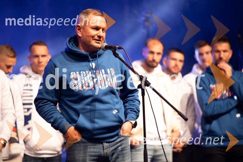  Matjaž Kek, selektor slovenske nogometne reprezentanceSlovenija je na evropskem prvenstvu