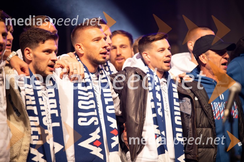  Jan Mlakar, nogometaš, Slovenija;  Miha Zajc, nogometaš, Fenerbahče SKSlovenija je na evropskem prvenstvu