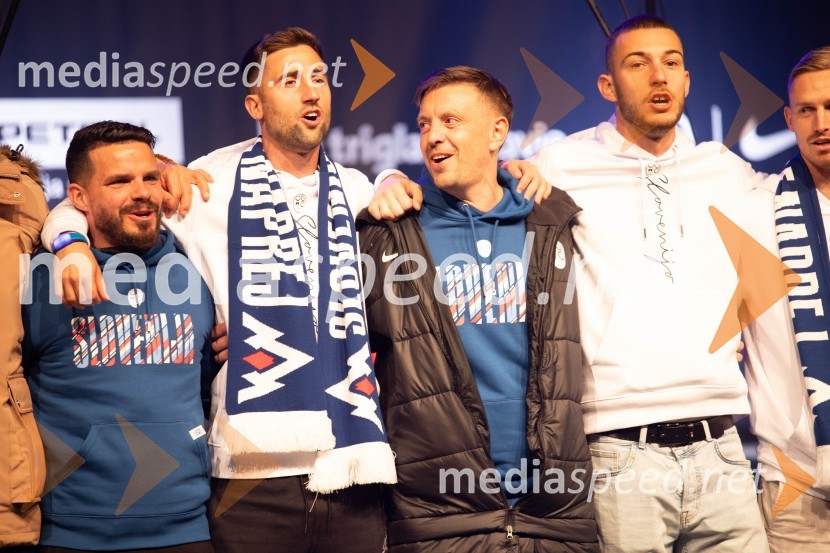  Dejan Kopasić, vodja oddelka za analitiko uspešnosti in pomočnik trenerja pri slovenski FA;  Andraž Šporar, nogometaš, Slovenija;  ... ;  Martin Turk, nogometaš, SlovenijaSlovenija je na evropskem prvenstvu