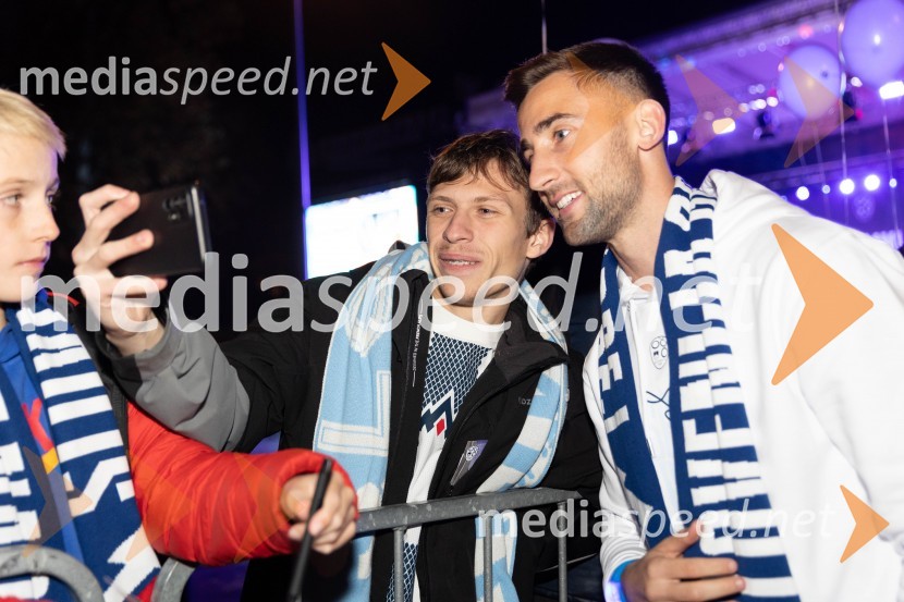  ... ;  Andraž Šporar, nogometaš, SlovenijaSlovenija je na evropskem prvenstvu