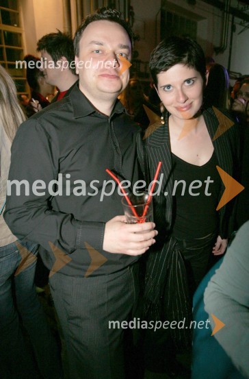 Sašo Papp, voditelj jutranjega programa Radia Center z ženo LenjoViktorji za leto 2004