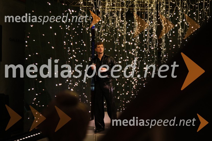  Gregor  Strasbergar, glasbena skupina MRFYMesec italijanske mode v Galeriji Emporium